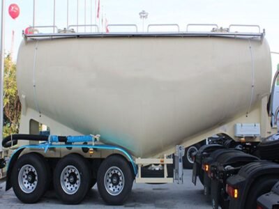 Transportidor de cemento a granel de tres ejes