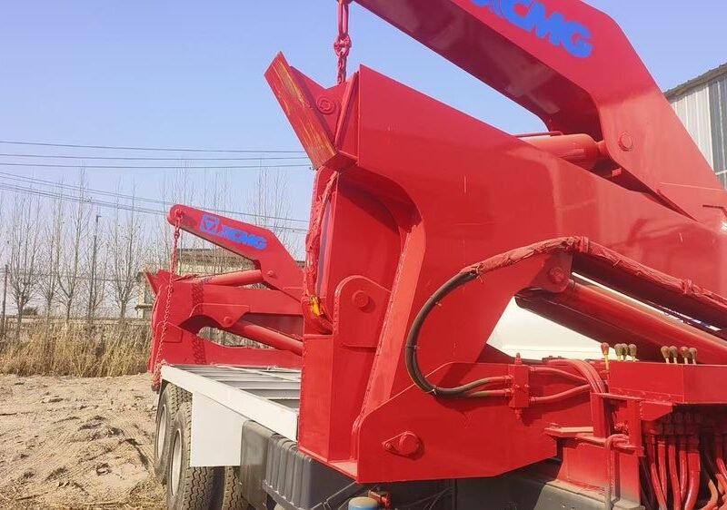 Hydraulic lift arm and cylinder detail on a container side loader trailer